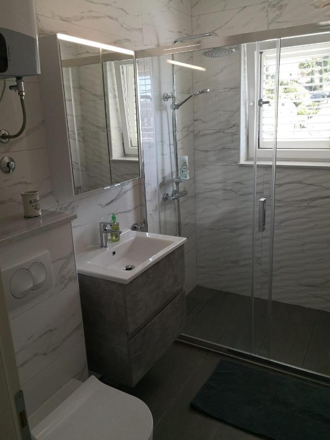 Two Bedroom Apartment With A Sea View & A Balcony دوبروفينك المظهر الخارجي الصورة