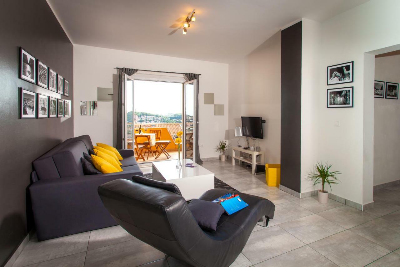 Two Bedroom Apartment With A Sea View & A Balcony دوبروفينك المظهر الخارجي الصورة